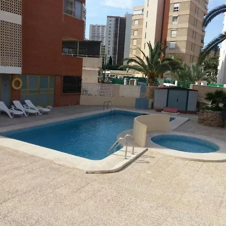 Con Piscina Y Garaje En Apartment