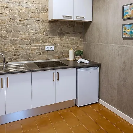 Con Piscina Y Garaje En Apartment