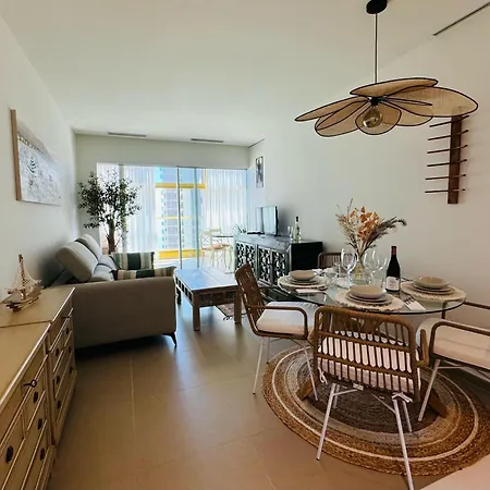 Apartment Intempo Golden Tower *