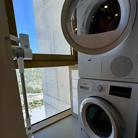Intempo Golden Tower Apartment *