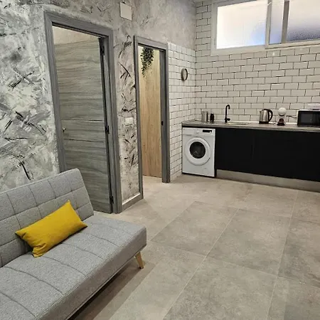 Jl A Apartment *