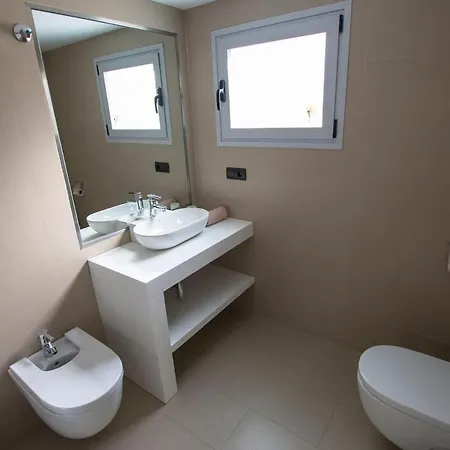 Apartment En Primera Linea De Playa De Poniente En