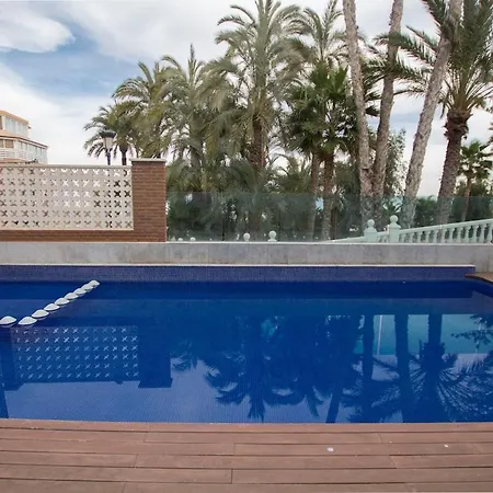 En Primera Linea De Playa De Poniente En Apartment *