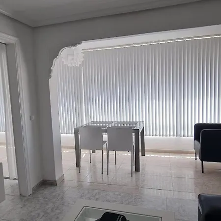 Apartamento Luxury Primerisima Linea Playa Poniente Con 6,5 Mts De Vistas Frontales Al Mar *