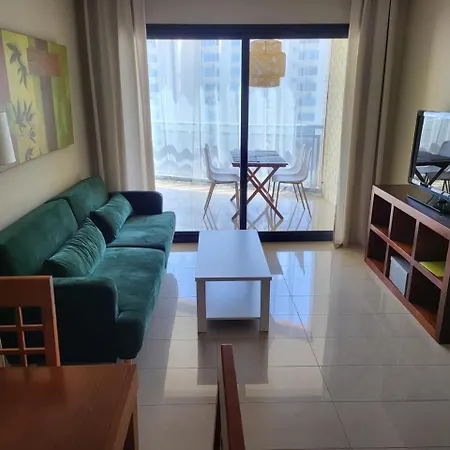 Dos Dormitorios, Con Vista Al Mar Y A Pocos Pasos De La Playa * Benidorm