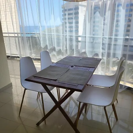 Apartment Dos Dormitorios, Con Vista Al Mar Y A Pocos Pasos De La Playa *