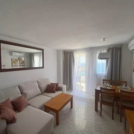 Skyline Apartment *