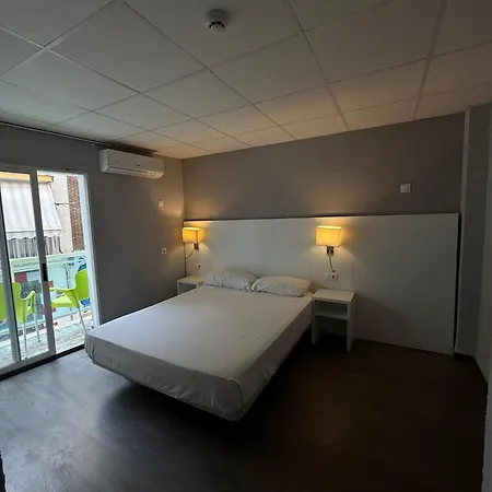 Hostal B And B Benidorm 베니돔