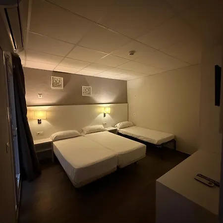 Hostal B And B Benidorm 게스트하우스