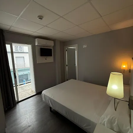 Hostal B And B Benidorm 베니돔