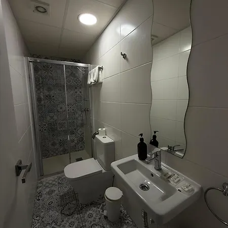 Hostal B And B Benidorm 게스트하우스
