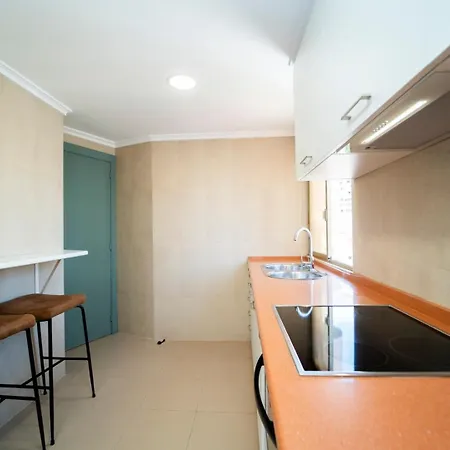 Apartment Stylish Seaview With Pool Access