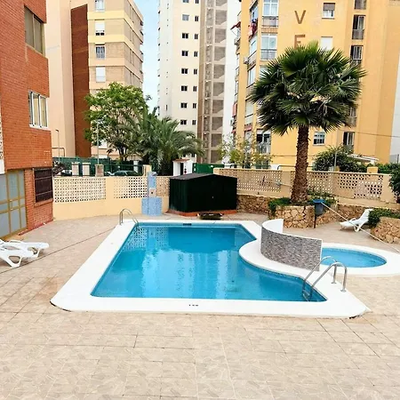 아파트 Con Piscina Y Garaje En