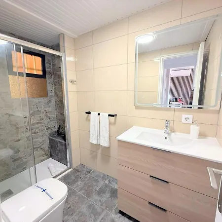 Con Piscina Y Garaje En 아파트