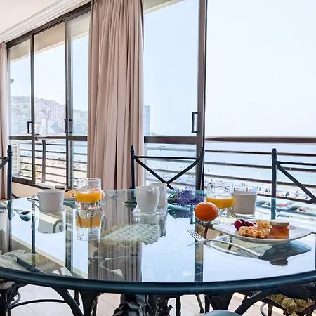 Apartment Arenas Beachfront