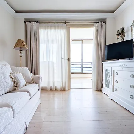 Arenas Beachfront Apartment *