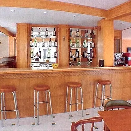 艾瑞斯酒店 *