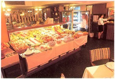 迈纳酒店