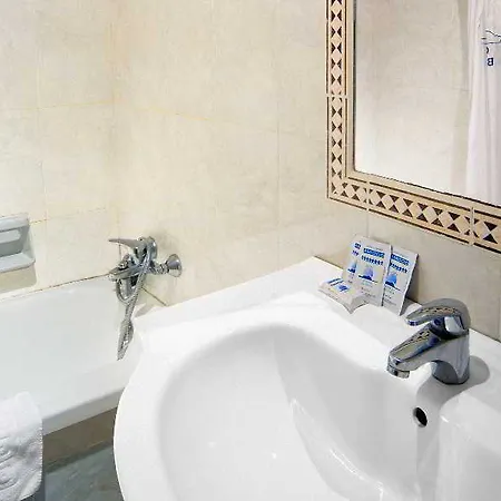 酒店 Magic Tropicana Suites (adults Only) 3*