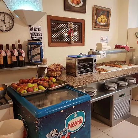 迈纳酒店