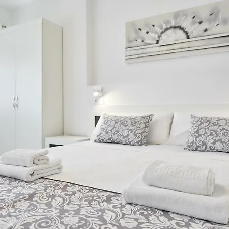 Sonrisa Apartments *