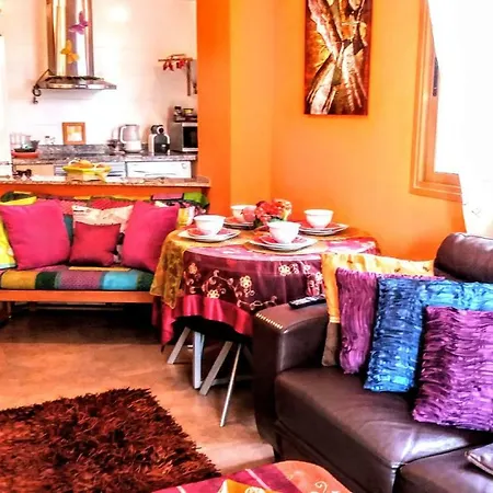 Deluxe Garden Flat Near Terra-Mitica Apartment