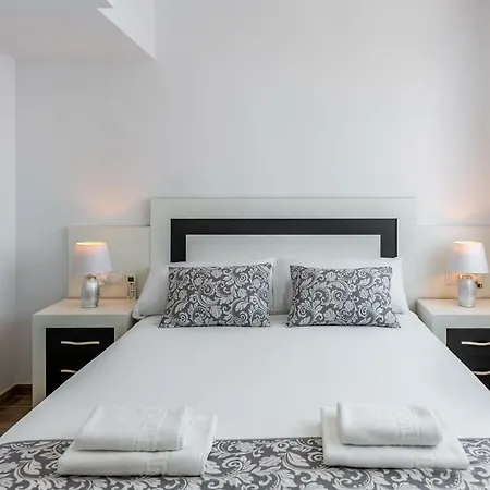Sonrisa Apartments *