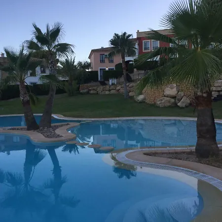 Urbanizacion Sierra Cortina Casa O Holiday home *