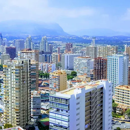 с видом на море и горы Benidorm