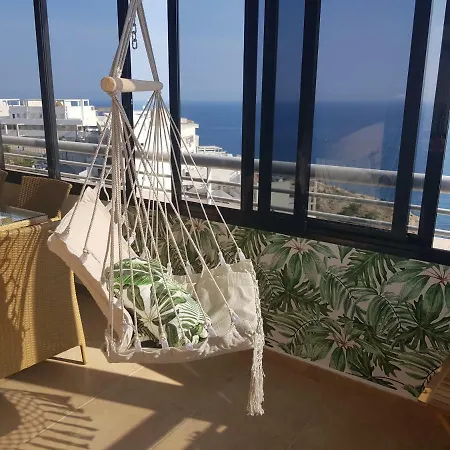 Apartment с видом на море и горы