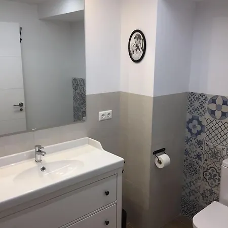 Av/ Armada Espanola, Ed/ Fernandos, 5, 5º H2 Apartment