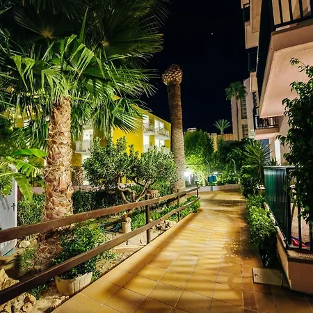 Palm Court Apartment Benidorm