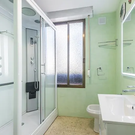 Lux Center 5-d * Benidorm