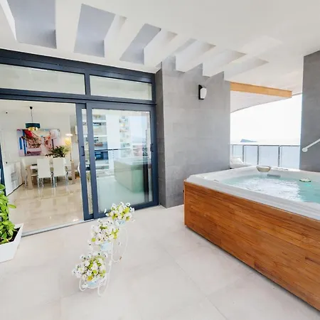 شقة Sunset Waves Julieta Vistas Al Mar Premium 200 Mt2 Con Jacuzzi En Terraza بينايدورم