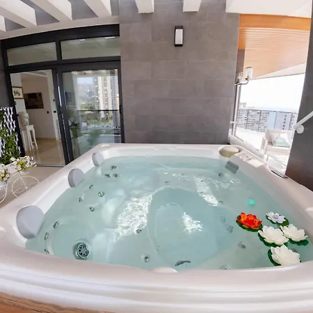 Sunset Waves Julieta Vistas Al Mar Premium 200 Mt2 Con Jacuzzi En Terraza بينايدورم