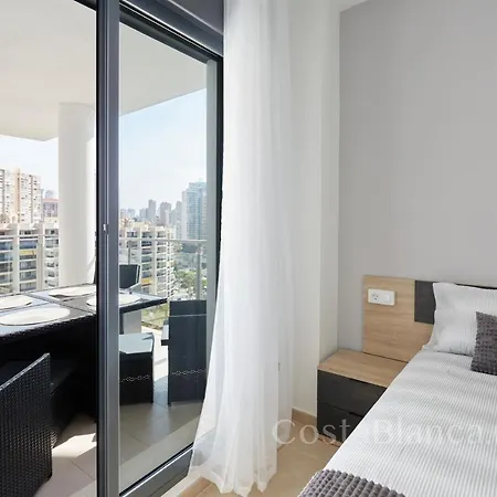 Luxury, Newly Renovated 1-bedroom By The Beach Apartment Benidorm