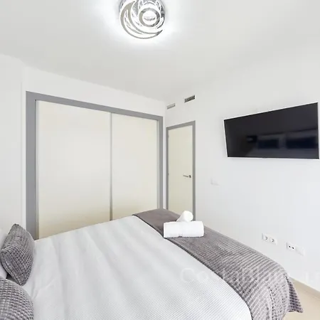 Luxury, Newly Renovated 1-bedroom By The Beach Apartment Benidorm