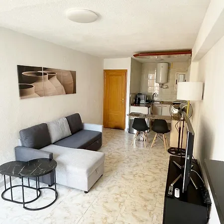 Apartment Wunderschoenes Fuer 4 Gaeste Mit Pool & Klima, Lage In Strandnaehe