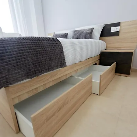 Apartment Luxury, Newly Renovated 1-bedroom By The Beach
