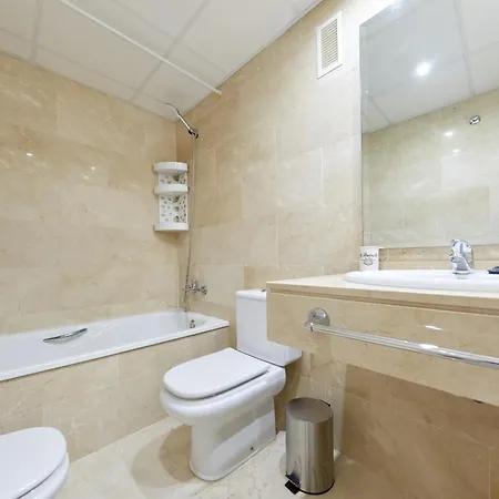 Luxury, Newly Renovated 1-bedroom By The Beach Apartment