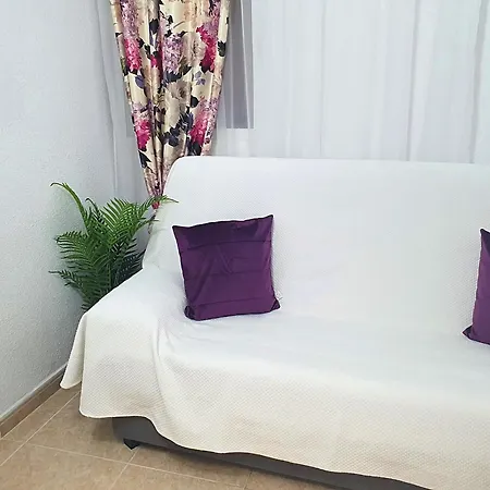 Three Bedrooms In Near And Strip شقة *