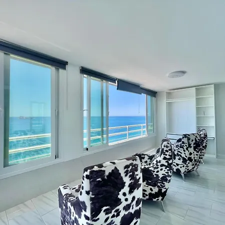Torre Coblanca Seafront Apartamento *
