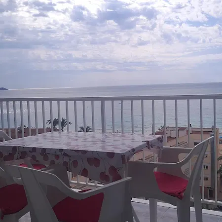 Vistas A 50 M Playa Apartment *