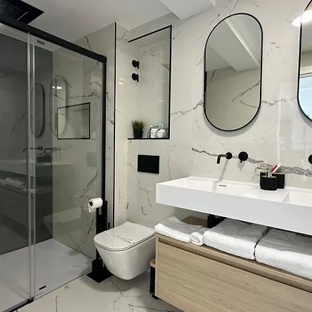 Apartamento Esmeralda, Beachfront Poniente, 1st Line Frontal Seaview, Ocean Terrace *
