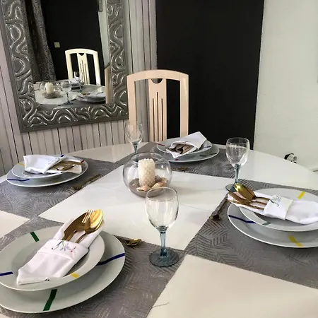 Apartamento California En Benidorm, 1 Min Playa Levante, Wi-fi, Ac Y Parking