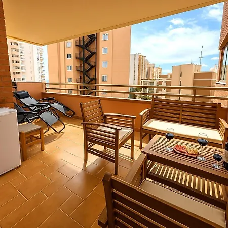 Con Piscina Y Garaje En بينايدورم