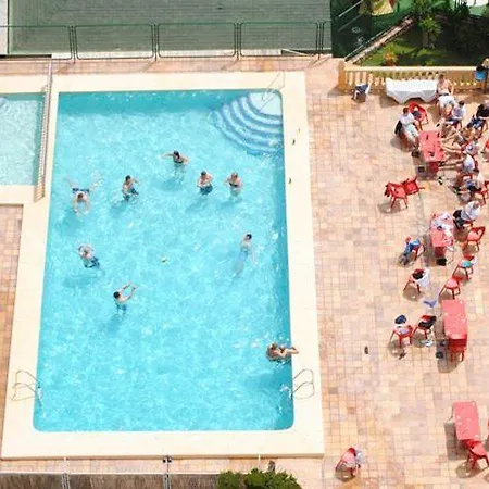 Palm Court Apartment *