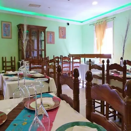 Queens - Adults Only بينايدورم