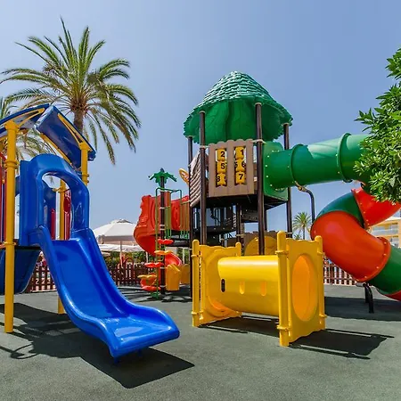 アパートホテル Turisticos Terralta 3*