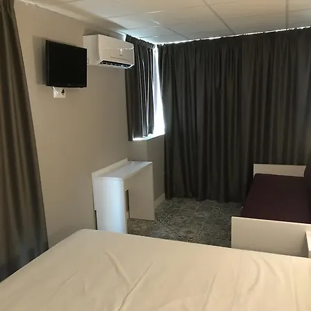 Guest house Hostal Boutique Bbb Auto Check In 2*